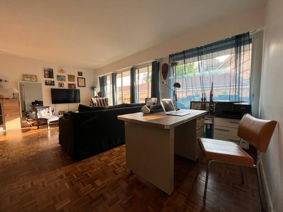 Grand Appartement Avec Balcon Et Parking Gratuit Sur Place 巴黎 外观 照片